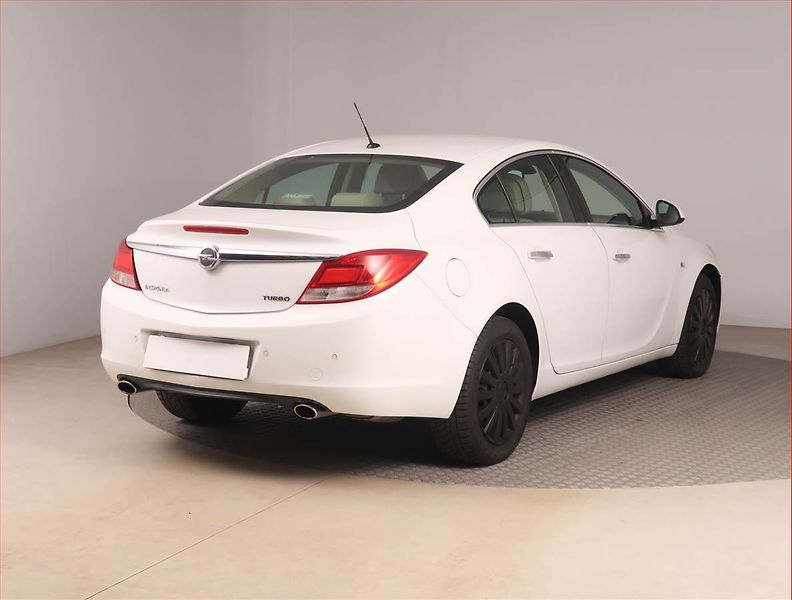Opel Insignia (2010) 1.6 Turbo, Tempomat - fotka 5 z 13