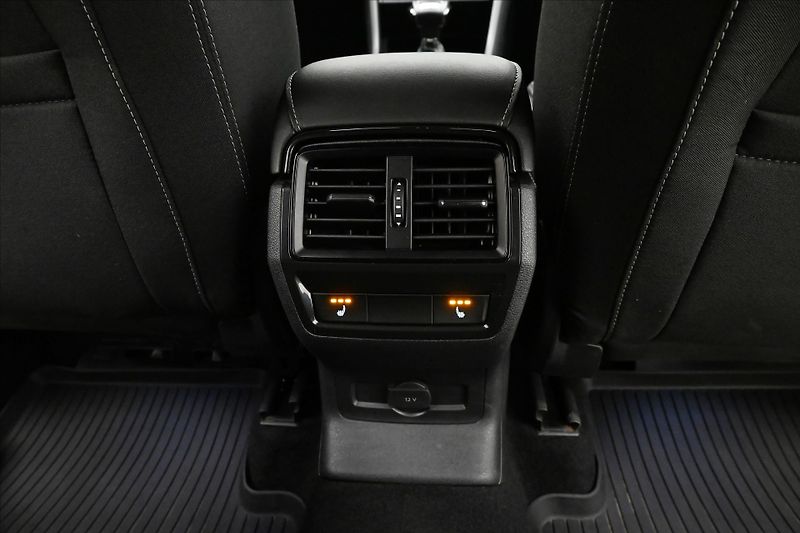 Škoda Karoq 2,0 TDI 110kW DSG 4x4 Sportlin - fotka 22 z 31