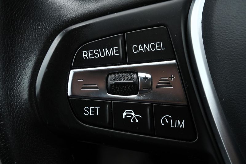 BMW Řada 3 330e xDrive, ACC, Tažné - fotka 19 z 39