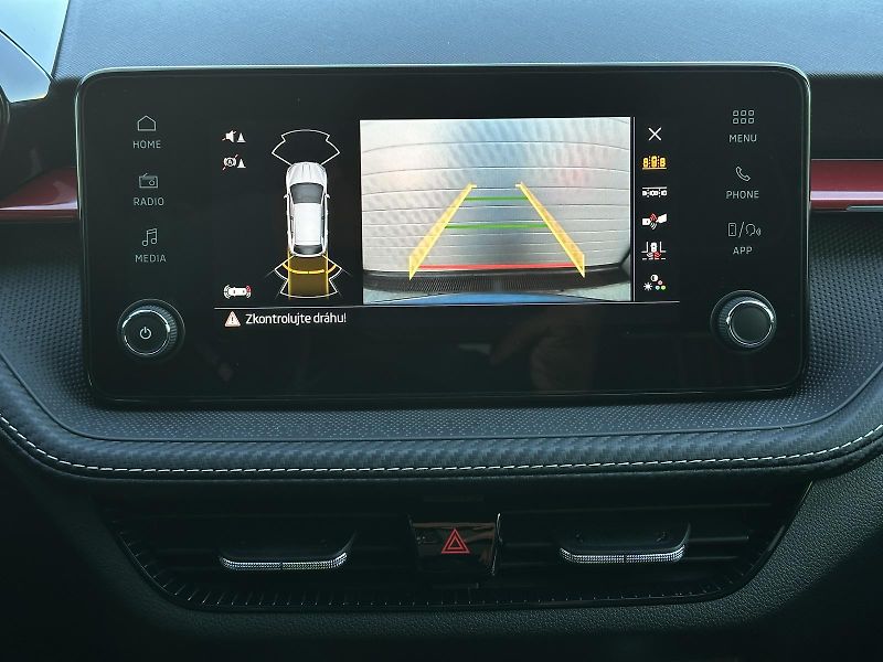 Škoda Fabia 1.0TSi 116PS Monte Carlo Bi-LE - fotka 30 z 37