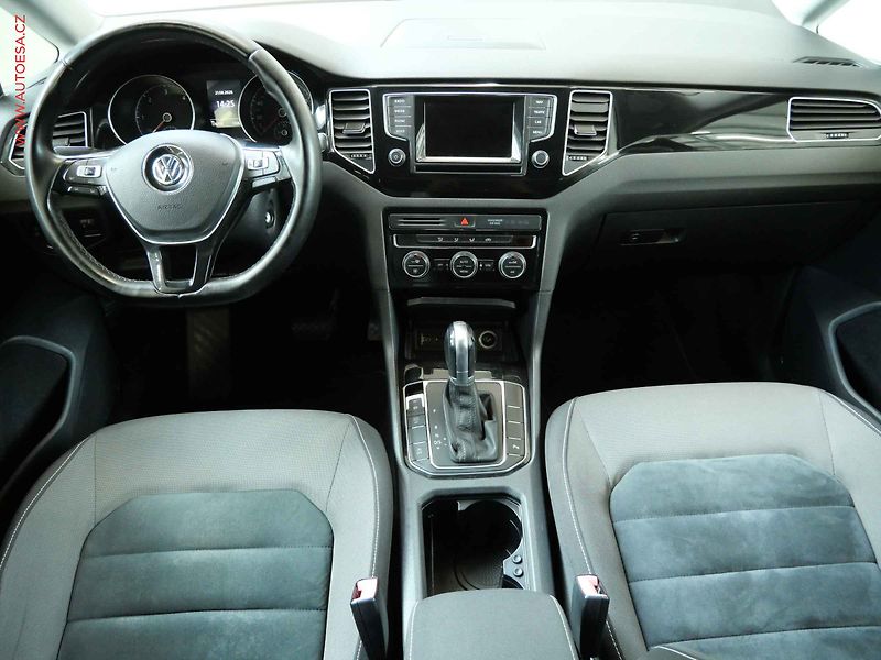 Volkswagen Golf Sportsvan (2015) 1.6 TDi, DSG, navi, park - fotka 8 z 20