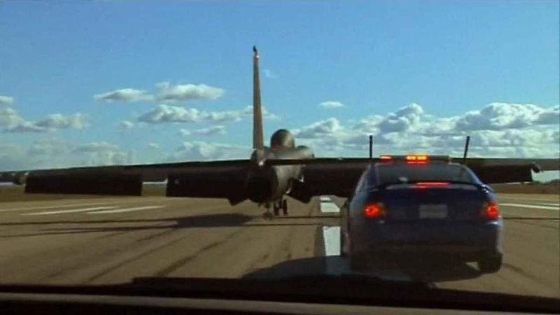 Chevrolet Camaro a Lockheed U-2.