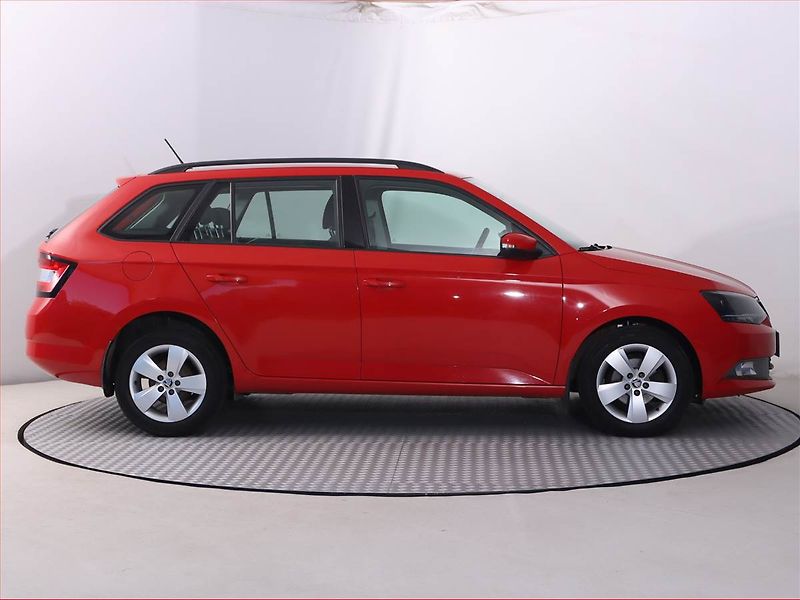 Škoda Fabia (2018) 1.0, Park. senzory - fotka 6 z 18