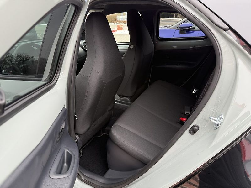 Toyota Aygo 1.5 Hybrid MC26 Style Smart - fotka 10 z 23