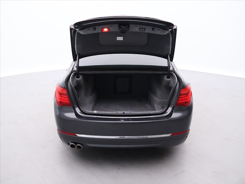 BMW Řada 7 3,0 730d 190kW xDrive - fotka 9 z 34