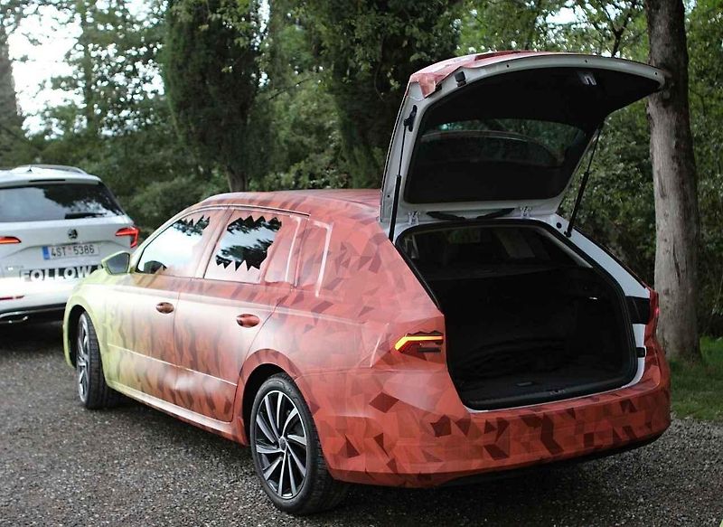 Škoda Octavia Combi IV se zatím skrývá pod kamufláží