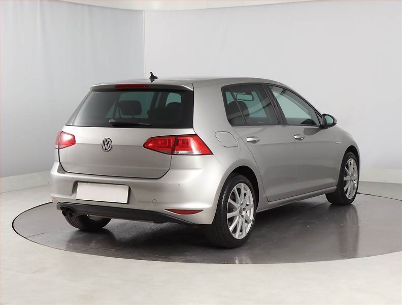 Volkswagen Golf (2015) 2.0 TDI, Navi, Park. senzory - fotka 5 z 19