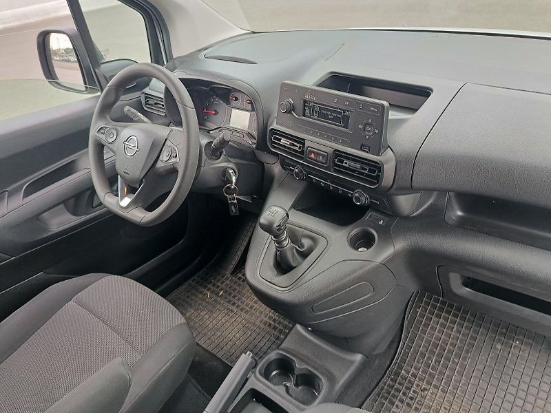Opel Combo 1.2T - fotka 25 z 31