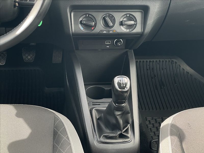 Škoda Fabia 1,0 TSI Combi Ambition Plus - fotka 13 z 24