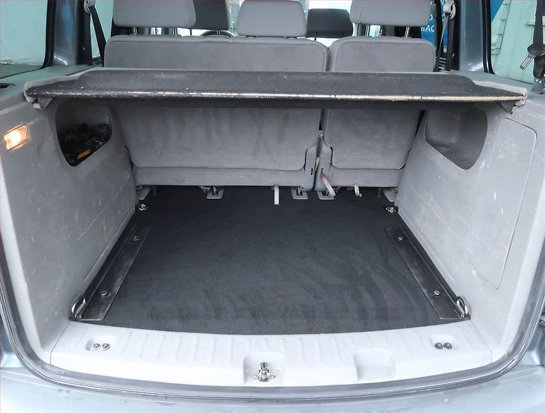 Volkswagen Caddy (2010) 1.9 TDI, 5Míst, 1Maj - fotka 13 z 16