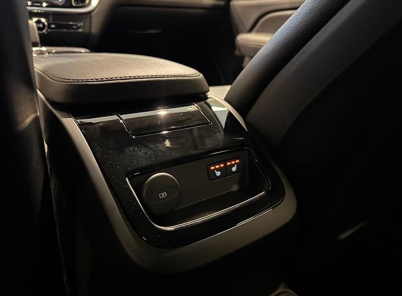 Volvo S60 Recharge T8 AWD 360k BLIS Kůže - fotka 18 z 26