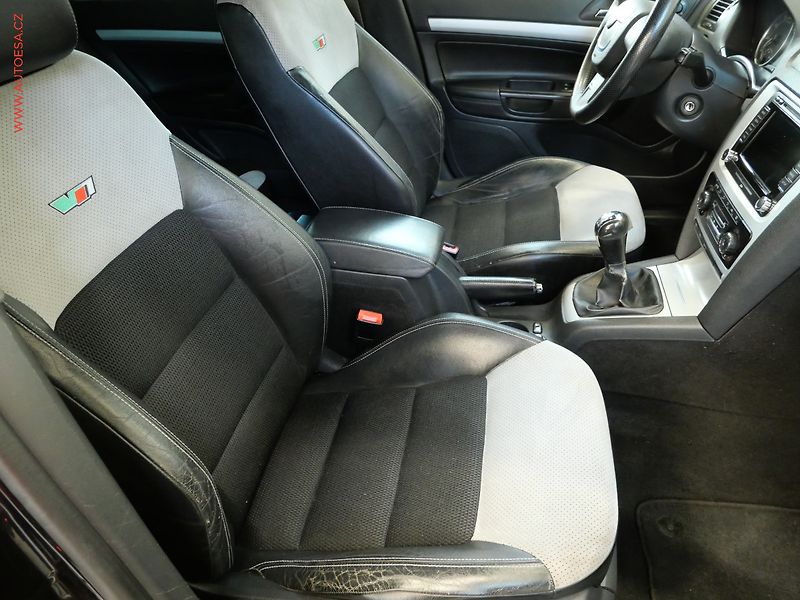 Škoda Octavia (2009) 2.0 TFSi, RS, xenon, autoAC - fotka 11 z 21