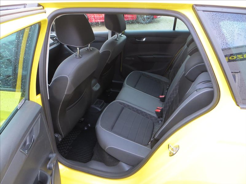 Škoda Fabia 1,0 TSI Ambition Tour ČR - fotka 22 z 24
