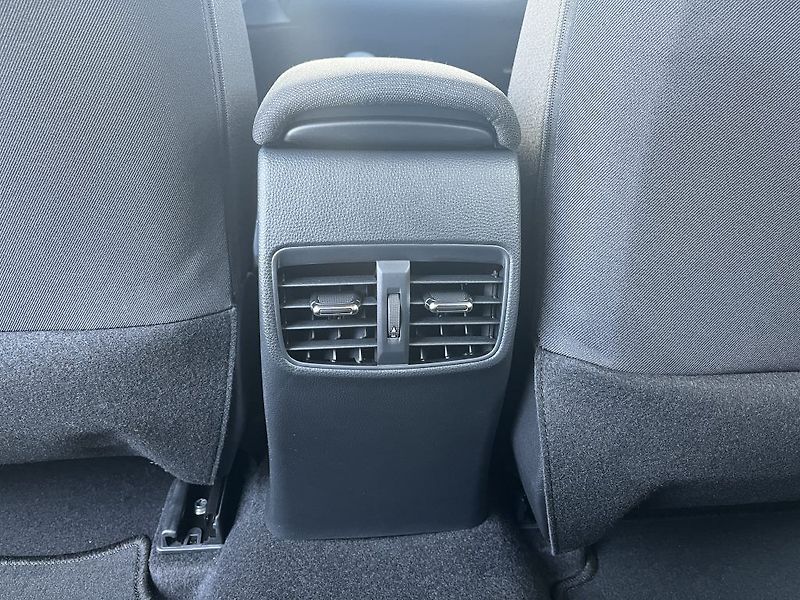 Toyota Corolla 1.8 hybrid Comfort - fotka 9 z 26