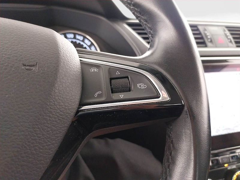 Škoda Superb (2017) Ambition 1.6 TDI, Navi, Xenony - fotka 19 z 23