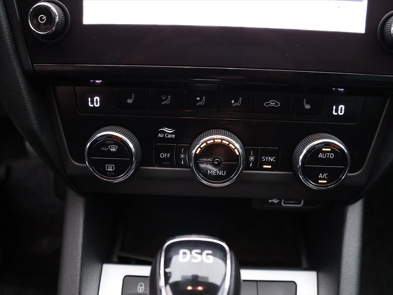 Škoda Octavia 1.6 TDI 85kW DSG Navi Tažné - fotka 18 z 27