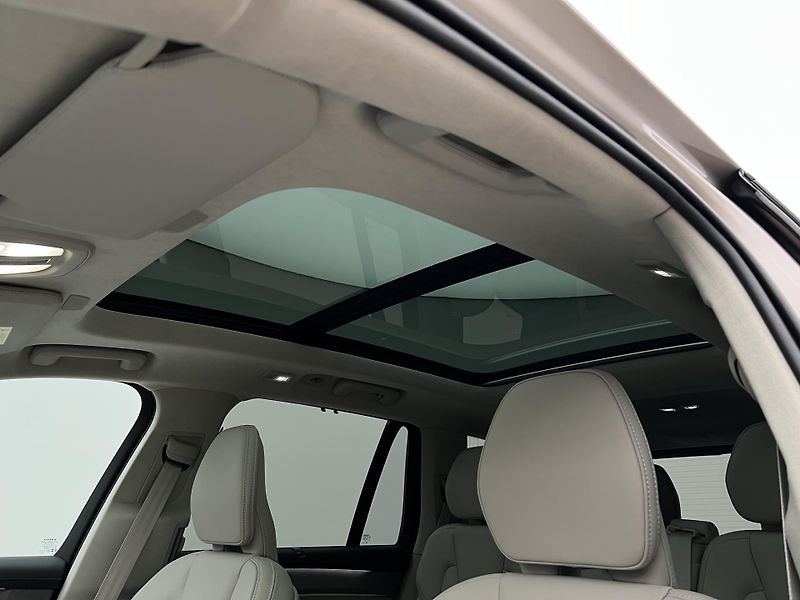 Volvo XC90 (2026) T8 AWD RECHARGE ULTRA DARK - fotka 7 z 46
