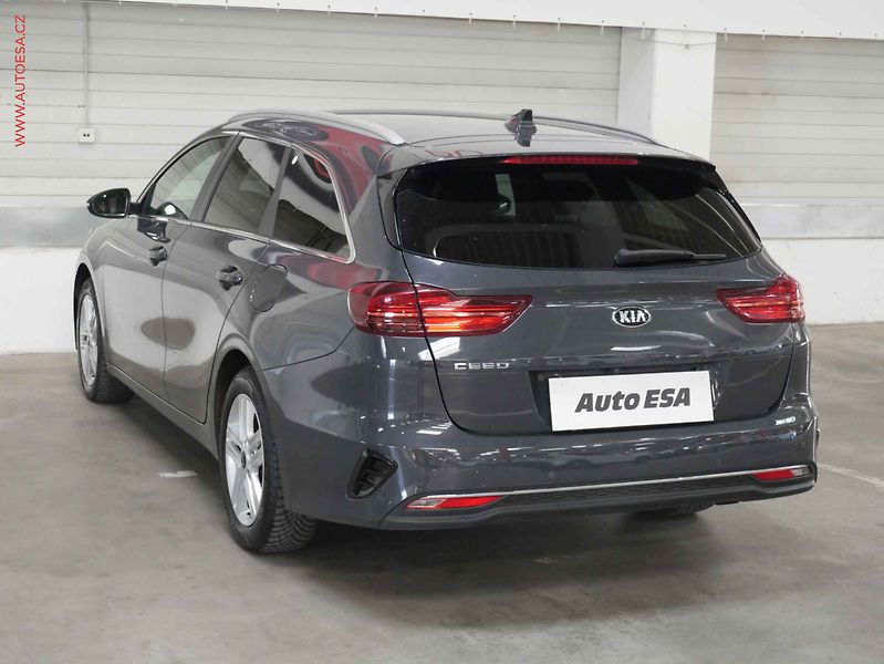 Kia Ceed (2018) 1.6 CRDi, ČR, Navi, kamera - fotka 4 z 17