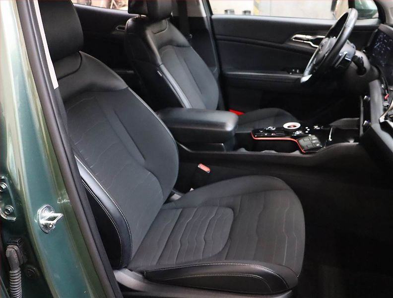 Kia Sportage (2023) 1.6 T-GDI MHEV - fotka 9 z 26