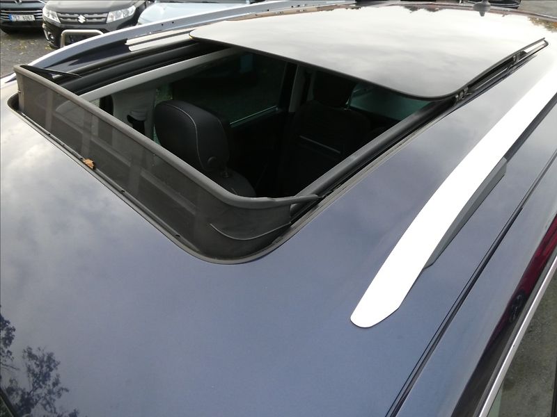 Volkswagen Sharan 2,0 TDi 103kW Cup,2xkola,panor - fotka 17 z 67