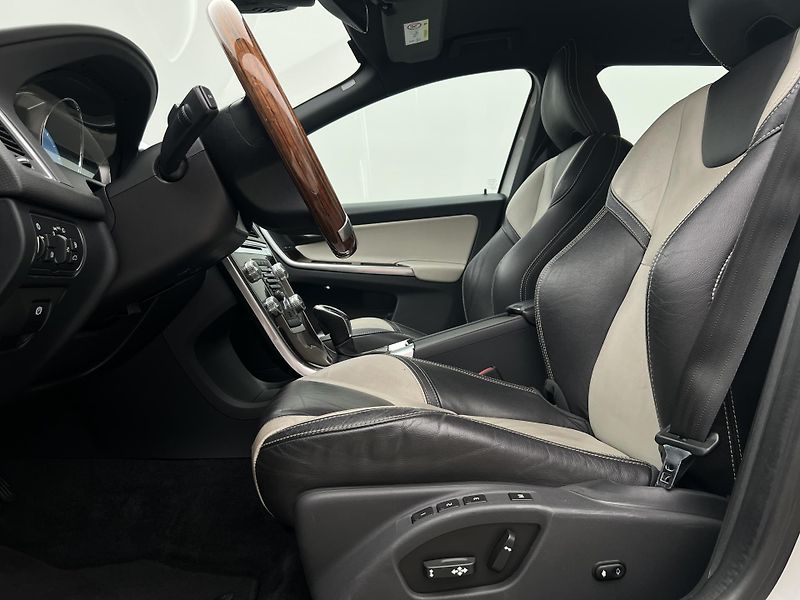 Volvo XC60 D5 AWD POLESTAR SUMMUM AUT  - fotka 3 z 38