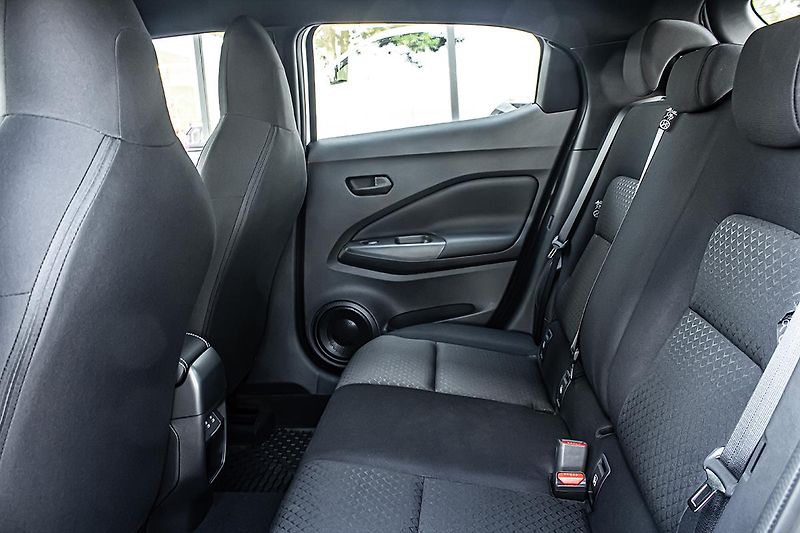 Nissan Juke 1,0 DIG-T 2WD 7DCT N-CONNECTA - fotka 18 z 18