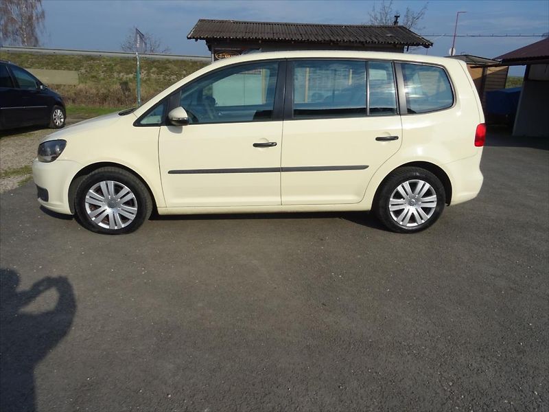 Volkswagen Touran 1,6 TDi 77 kW - fotka 6 z 25