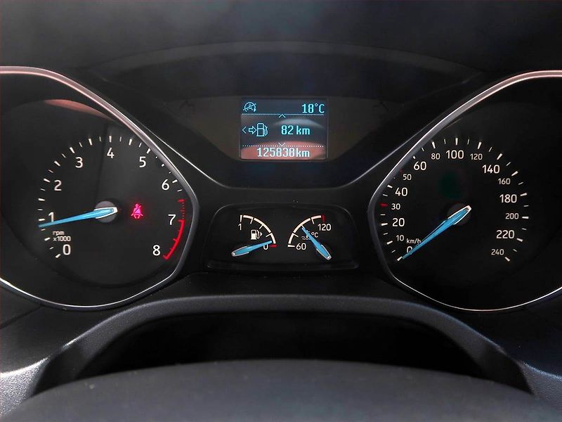 Ford Focus (2015) 1.0 EcoBoost, Tempomat - fotka 11 z 14