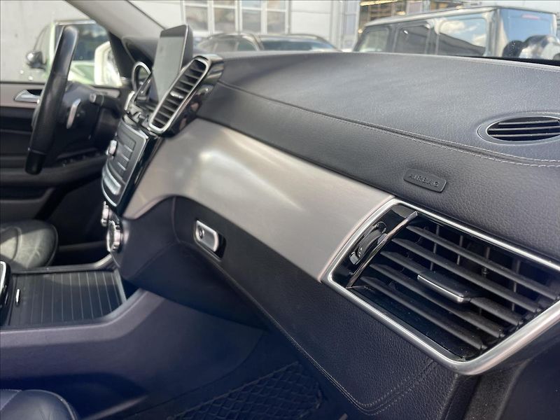 Mercedes-Benz GLS 350d 4MATIC - fotka 15 z 22