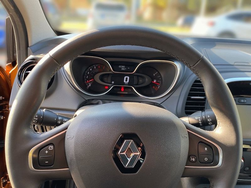 Renault Captur (2019) Limited TCe 130 - fotka 18 z 27