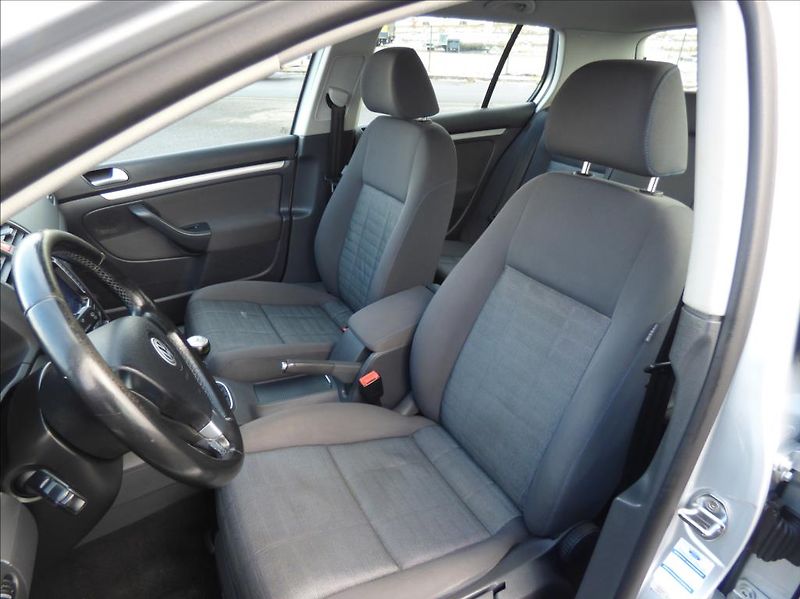 Volkswagen Golf 1,6 Digi Klima,Webasto  Tour - fotka 16 z 42