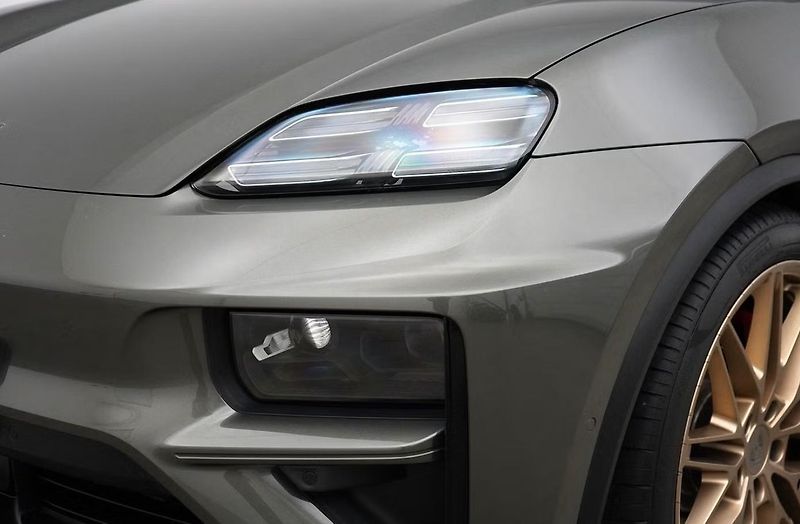 Porsche Macan Turbo GTS Matrix Kamera HuD - fotka 22 z 22