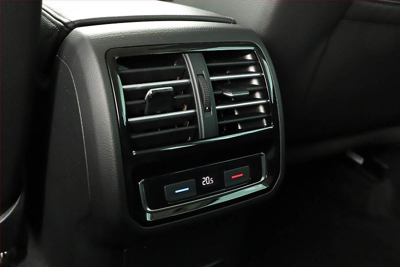Volkswagen Passat (2017) R-Line 2.0 TDI, Kůže - fotka 16 z 20
