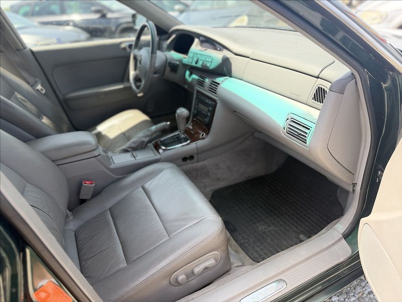 Mazda Xedos 2,5 V6 120kW automat - fotka 22 z 26