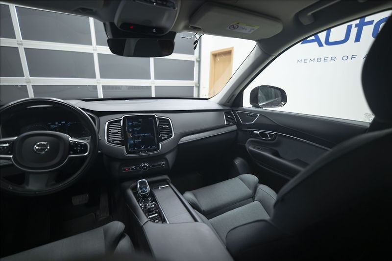 Volvo XC90 2,0 B5 AWD INSCRIPTION 7 MÍST - fotka 38 z 47