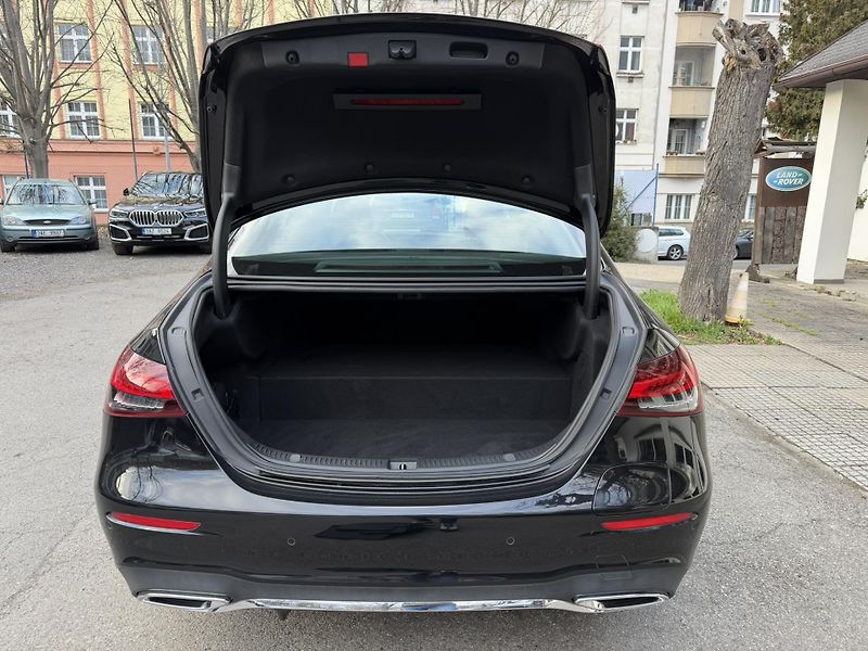 Mercedes-Benz Třídy E (2020) 300E 4MATIC PLUG-IN HYBRID - fotka 15 z 40