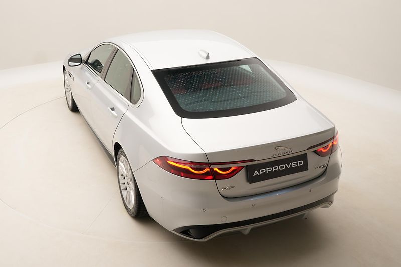 Jaguar XF P300 R-DYNAMIC S AWD AUT CZ - fotka 17 z 44