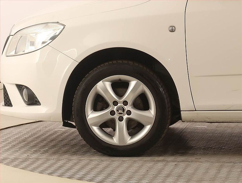 Škoda Fabia (2014) Elegance 1.4 16V, Serv.kniha - fotka 14 z 19