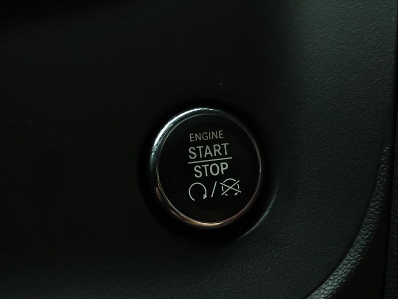 Dodge Challenger 3,6 L SXT 227kW Pentastar Xpip - fotka 17 z 29