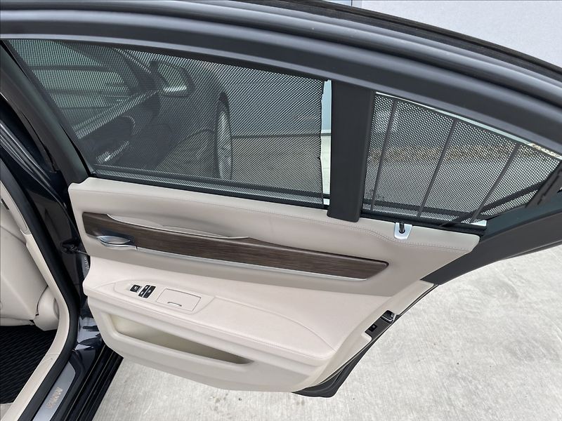 BMW Řada 7 740D XDRIVE ČR. - fotka 29 z 32