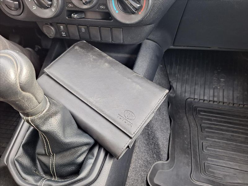 Toyota Hilux 2,4 D-4D  ČR DPH komplet pancí - fotka 13 z 18
