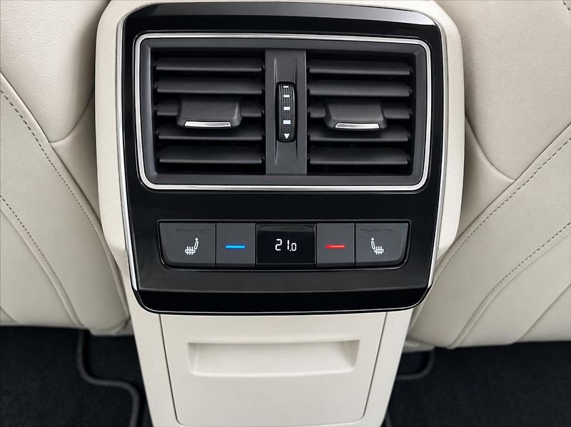 Škoda Superb 2,0 TSi L&K 4x4 DSG 272PS LED - fotka 26 z 26