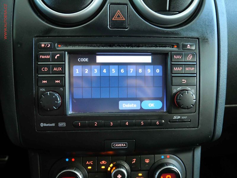 Nissan Qashqai (2012) 1.6 16V, ČR, Panor, AC - fotka 17 z 19