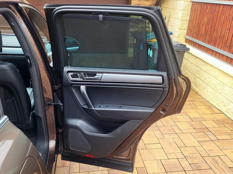 Volkswagen Touareg (2014) 4.2TDi V8 250KW*R-LINE*PANORAM - fotka 41 z 55