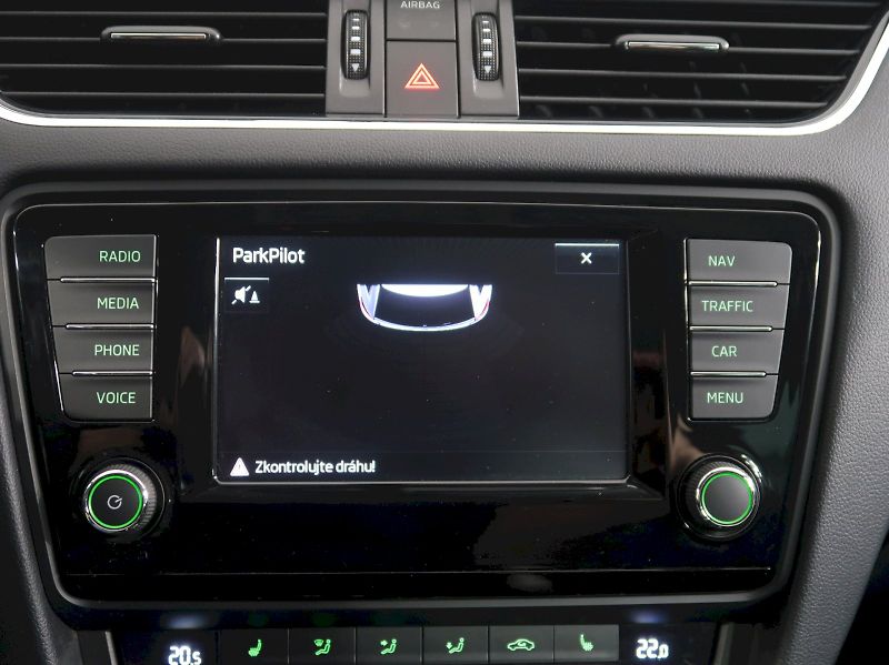 Škoda Octavia (2016) JOY 2.0TDI 110kW 4X4 TAŽNÉ XEN - fotka 26 z 34