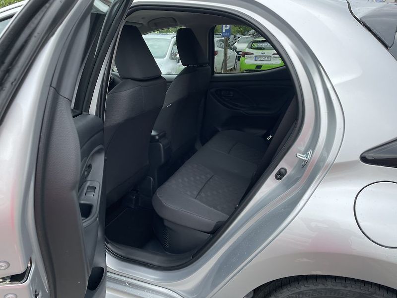Toyota Yaris 1.5 Hybrid Style ODBĚR IHNED - fotka 13 z 27