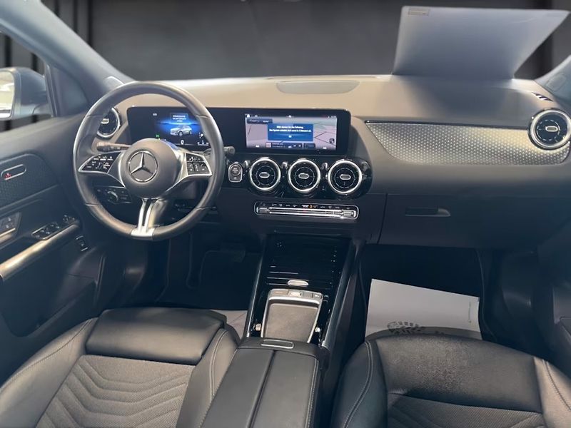 Mercedes-Benz GLA 200d Progressive MBEAM Kam Dis - fotka 9 z 13