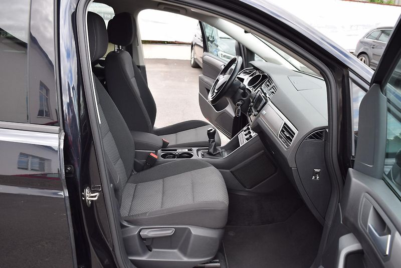Volkswagen Touran (2017) 1.4TSI 110kw CLBMT TAŽ NAV APP - fotka 31 z 50