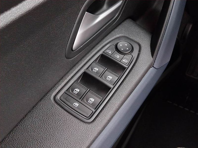 Dacia Duster (2025) Journey 1.6 Hybrid - fotka 17 z 22