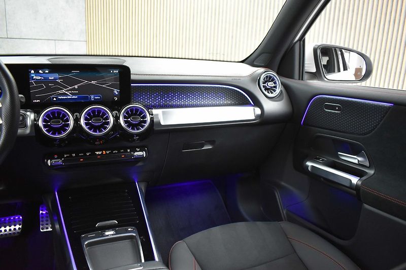 Mercedes-Benz EQB 300 66kWh*4MATIC*AMG*KAMERA*So - fotka 9 z 47